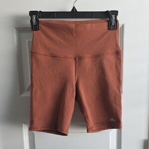 ALO Yoga Women's Terracotta Bike Shorts XS G124